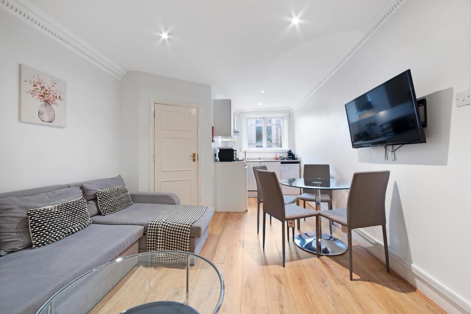 2 Bed Piccadilly 4 Лондон
