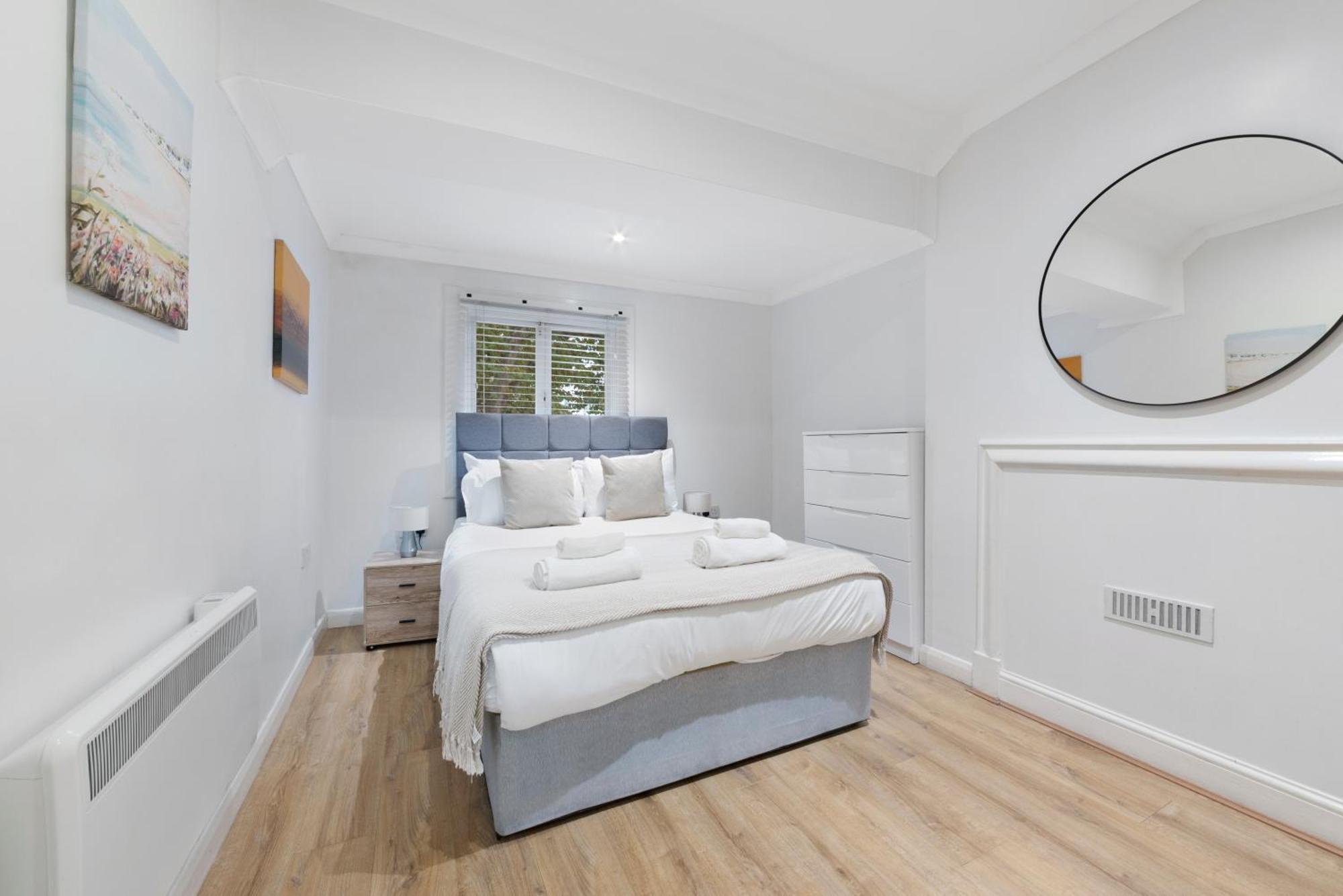 2 Bed Piccadilly 4 Апартаменты Лондон