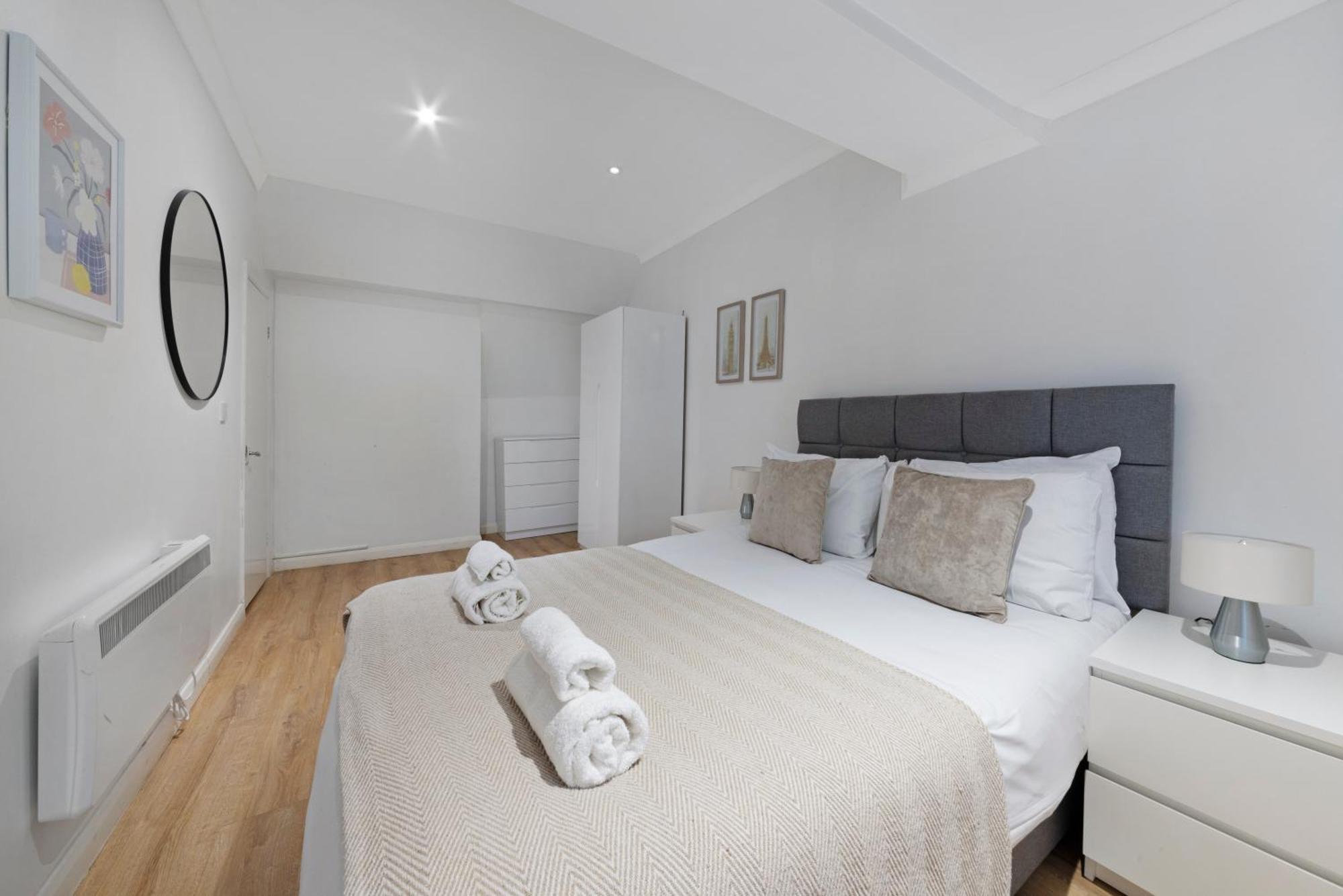 2 Bed Piccadilly 4 Апартаменты Лондон