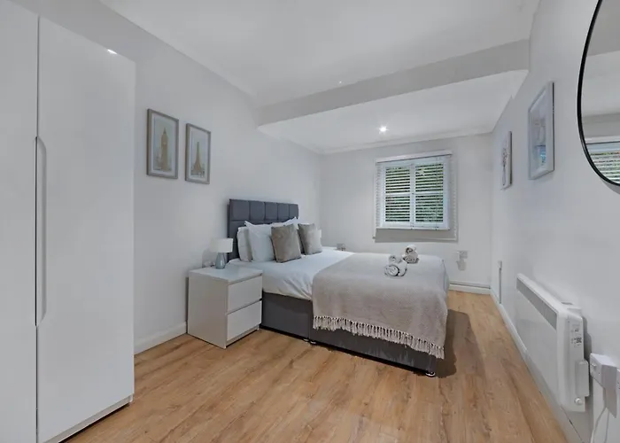 2 Bed Piccadilly Apartment 4