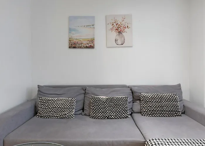 2 Bed Piccadilly Apartment 4